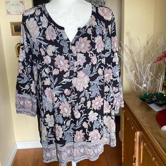 Lucky Brand Tops - Lucky Brand XXL Top With 3/4 Sleeve And Floral Pattern